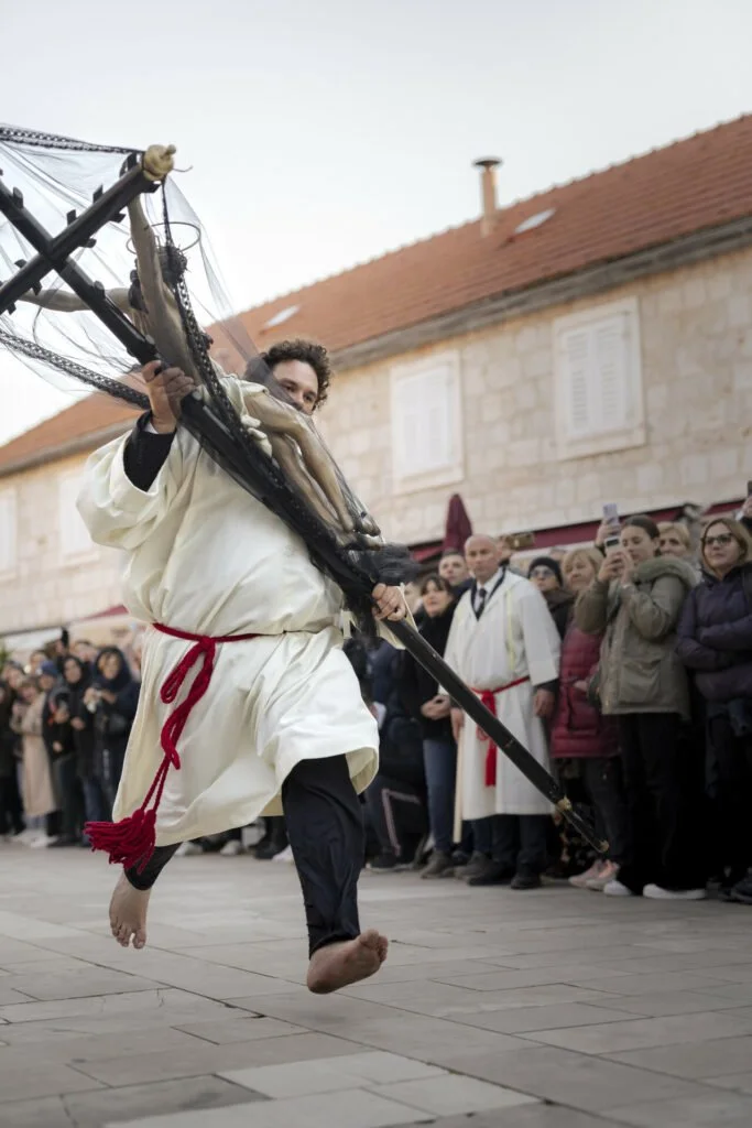 N.RADOVANI // Procession Za Krizen za-krizen-jelsa-hvar